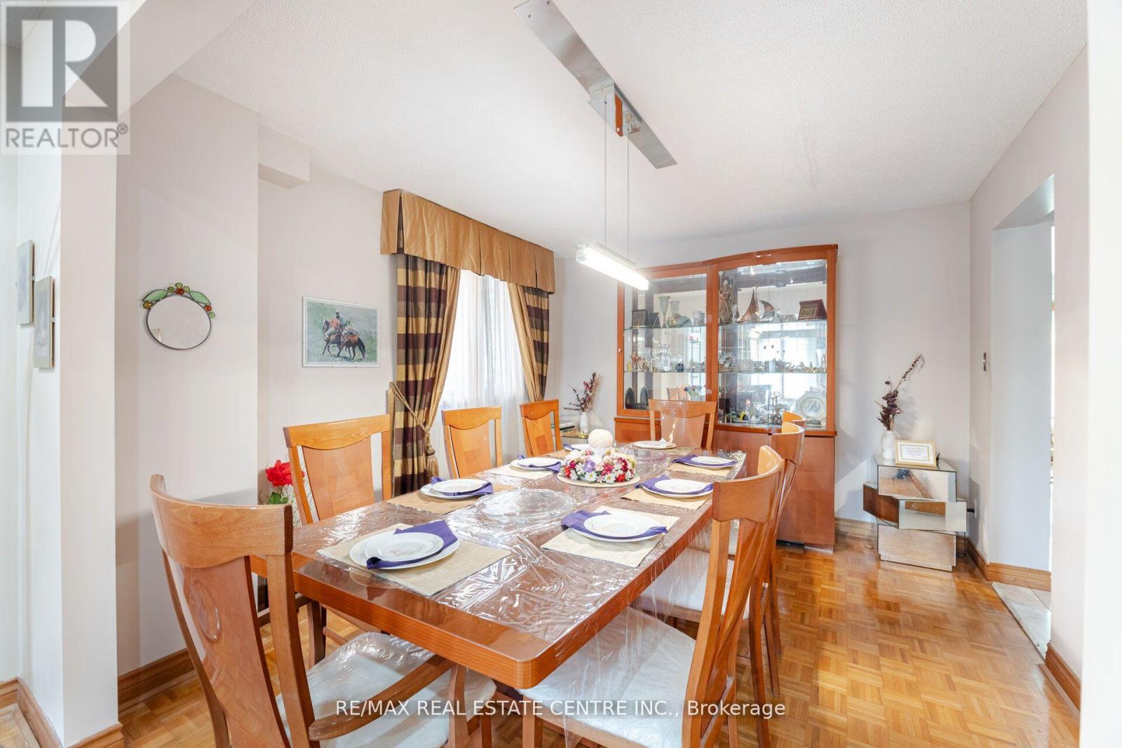 262 Boxmoor Place, Mississauga, Ontario  L5B 3L4 - Photo 12 - W12413733