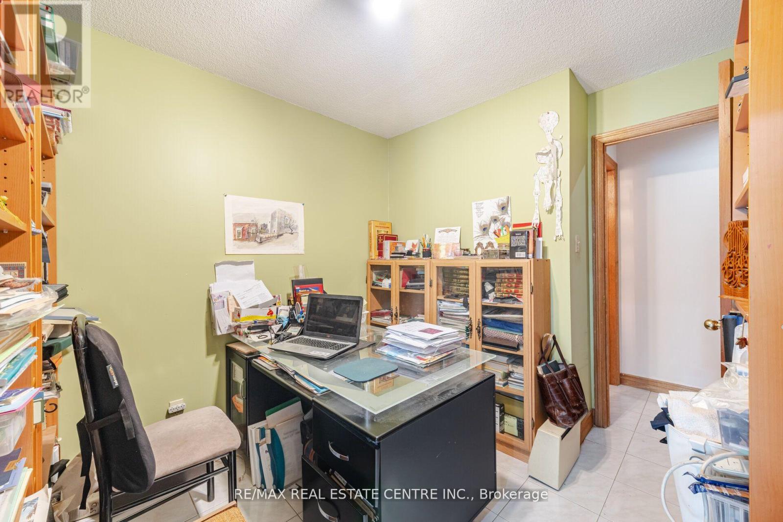 262 Boxmoor Place, Mississauga, Ontario  L5B 3L4 - Photo 20 - W12413733