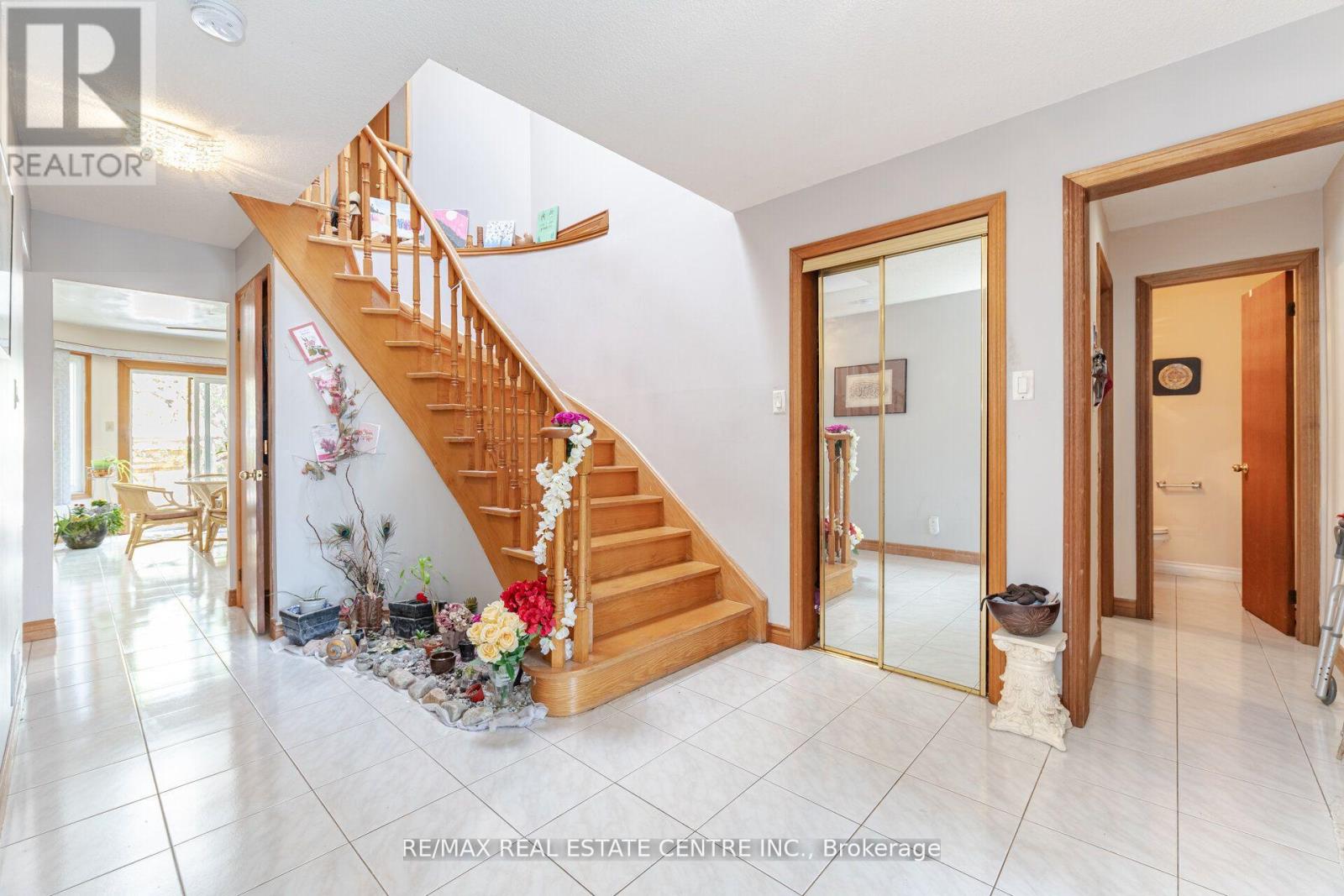 262 Boxmoor Place, Mississauga, Ontario  L5B 3L4 - Photo 22 - W12413733