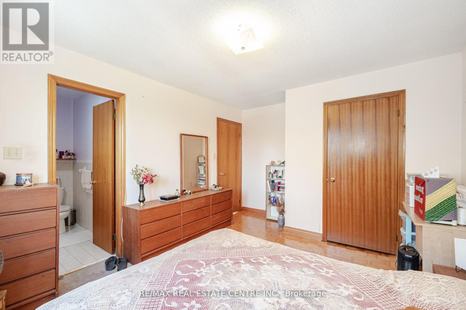 262 Boxmoor Place, Mississauga, Ontario  L5B 3L4 - Photo 29 - W12413733