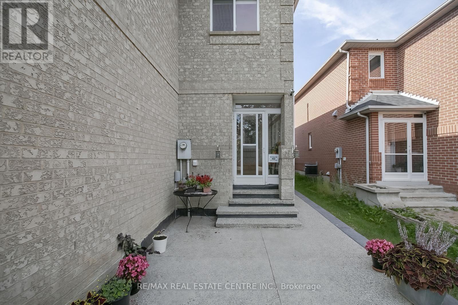 5600 Cortina Crescent, Mississauga, Ontario  L4Z 3R3 - Photo 2 - W12413740
