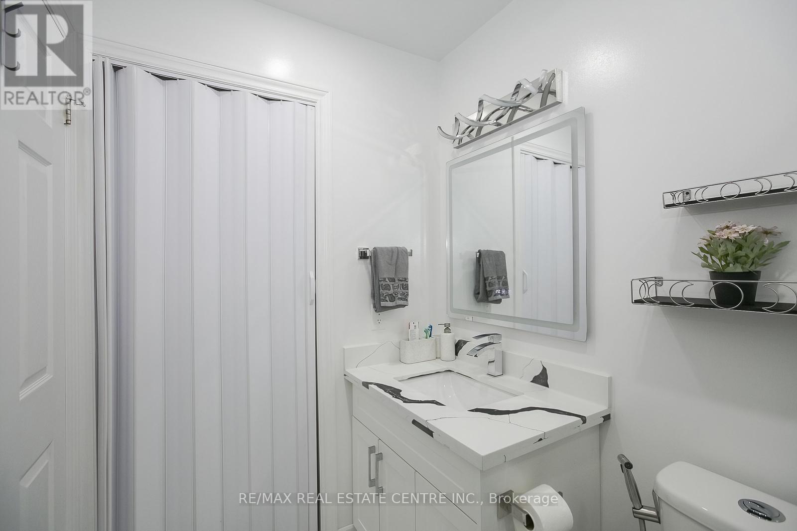 5600 Cortina Crescent, Mississauga, Ontario  L4Z 3R3 - Photo 20 - W12413740