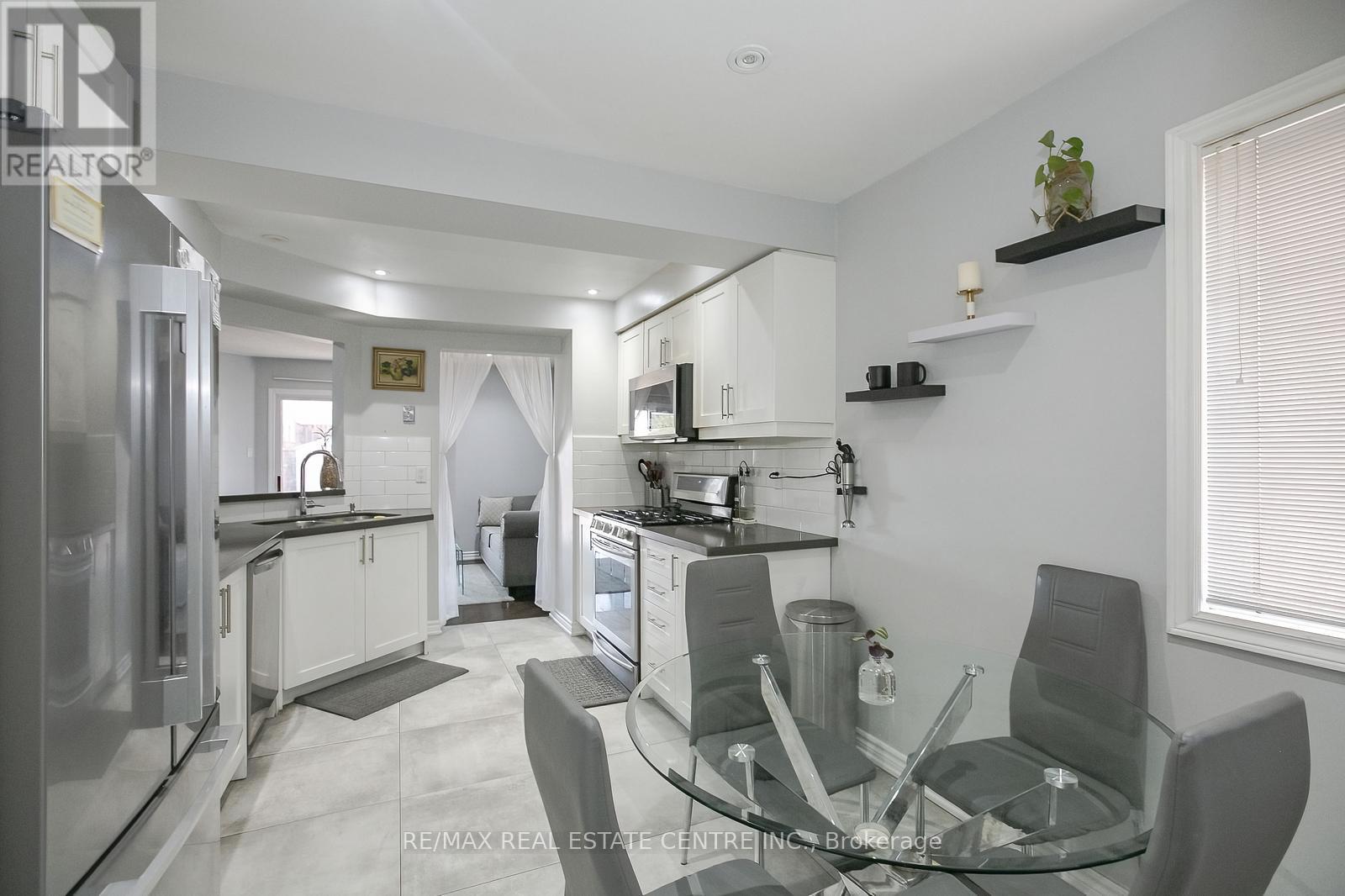 5600 Cortina Crescent, Mississauga, Ontario  L4Z 3R3 - Photo 9 - W12413740