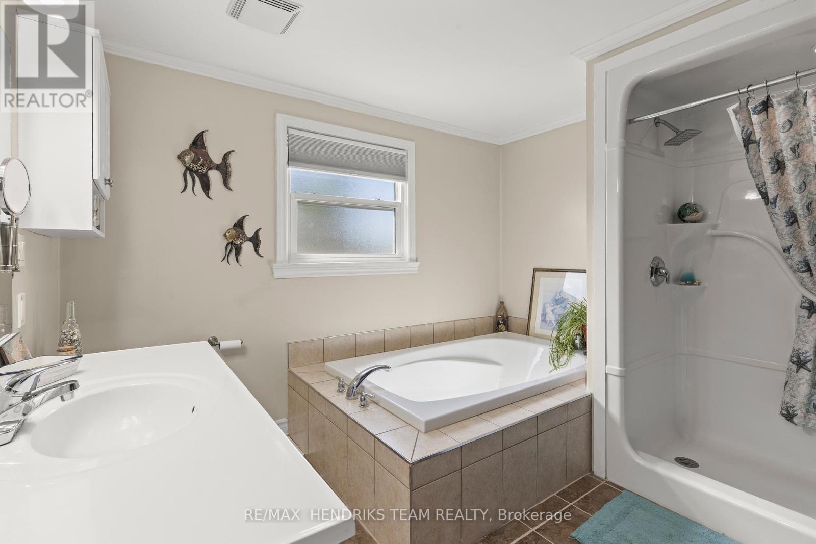 327 St George Street, Welland, Ontario  L3C 5P6 - Photo 24 - X12413772