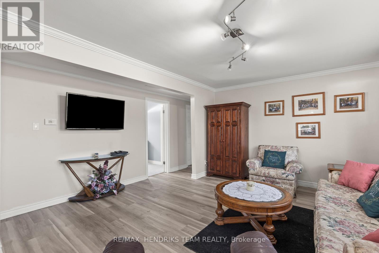 327 St George Street, Welland, Ontario  L3C 5P6 - Photo 8 - X12413772