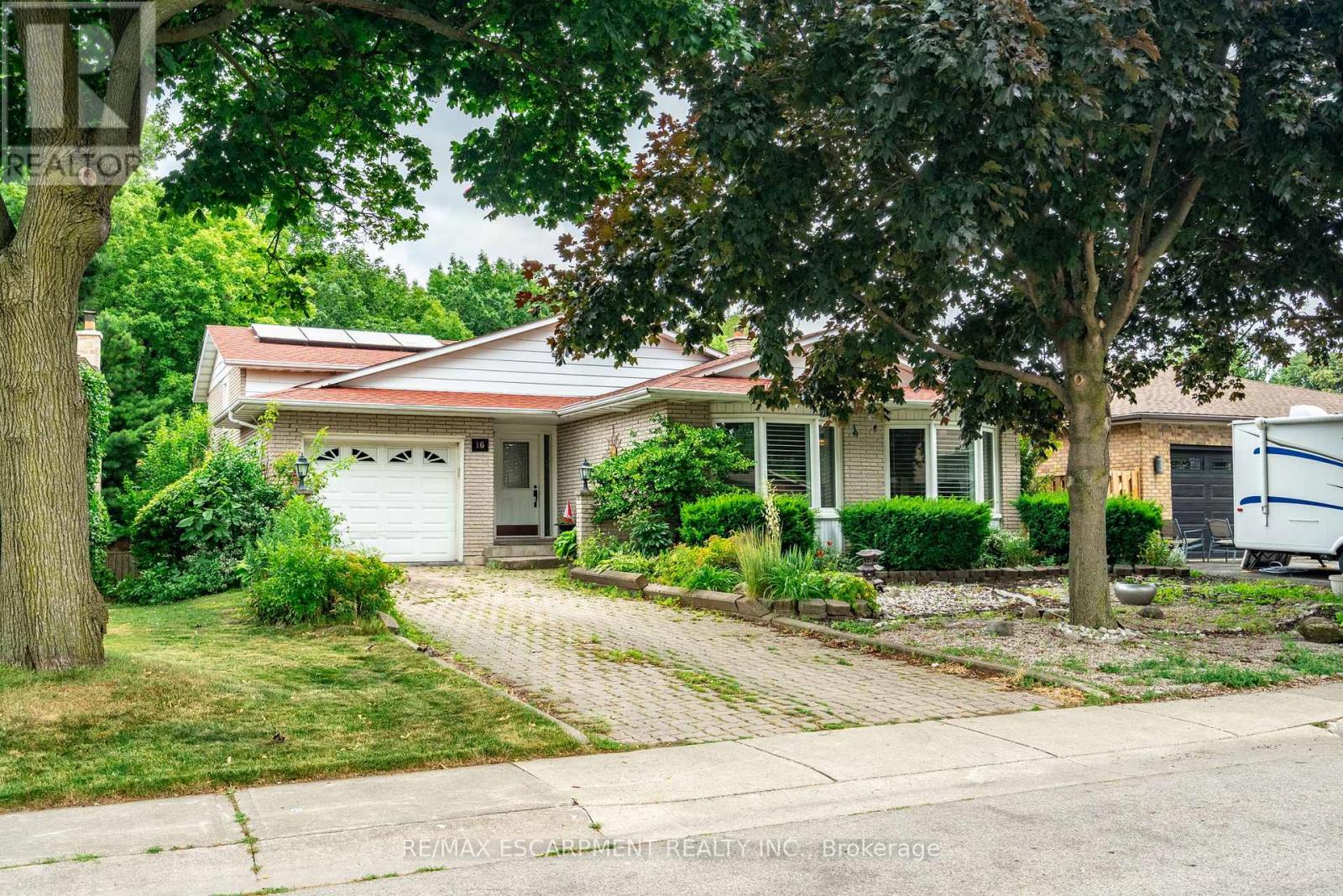 16 FLAMINGO DRIVE, Hamilton, Ontario