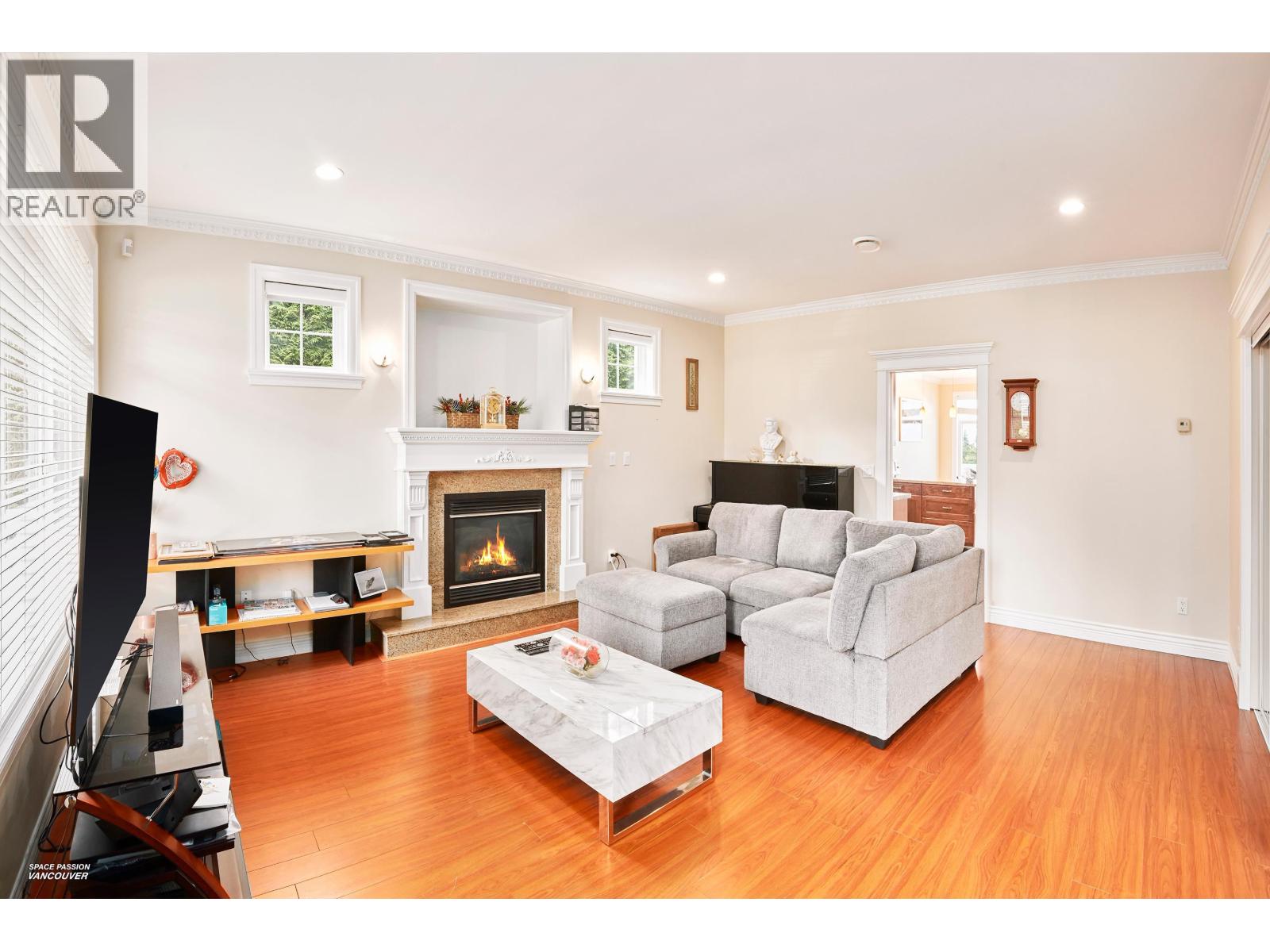 3937 Elmwood Street, Burnaby, British Columbia  V5G 1R9 - Photo 4 - R3049806