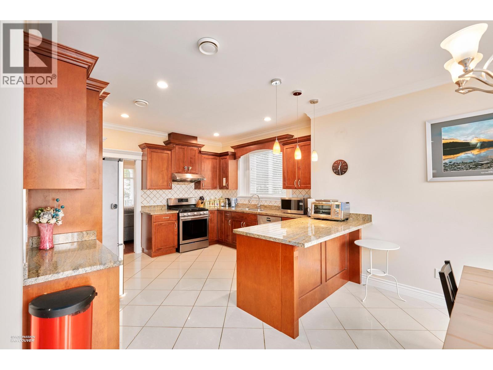 3937 Elmwood Street, Burnaby, British Columbia  V5G 1R9 - Photo 7 - R3049806