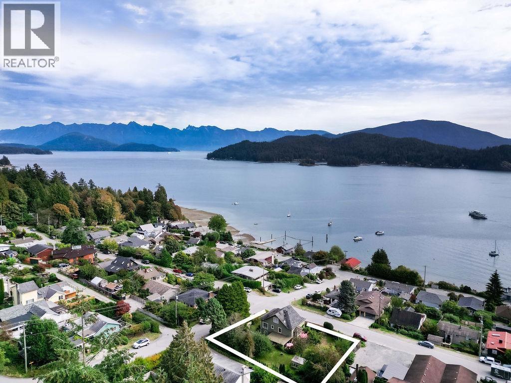 589 SEAVIEW ROAD, Gibsons, British Columbia