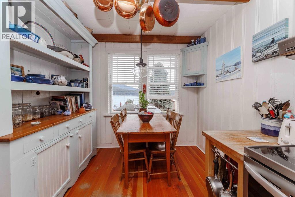 589 Seaview Road, Gibsons, British Columbia  V0N 1V9 - Photo 11 - R3049847