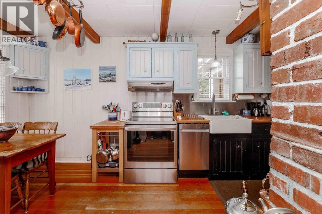 589 Seaview Road, Gibsons, British Columbia  V0N 1V9 - Photo 12 - R3049847