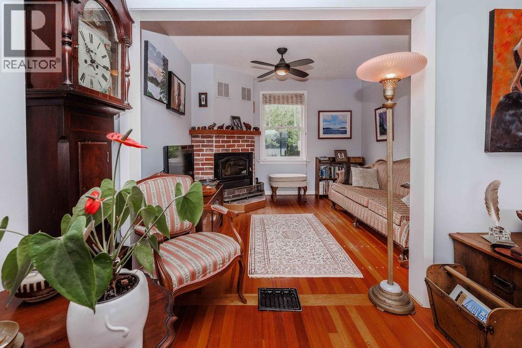 589 Seaview Road, Gibsons, British Columbia  V0N 1V9 - Photo 13 - R3049847