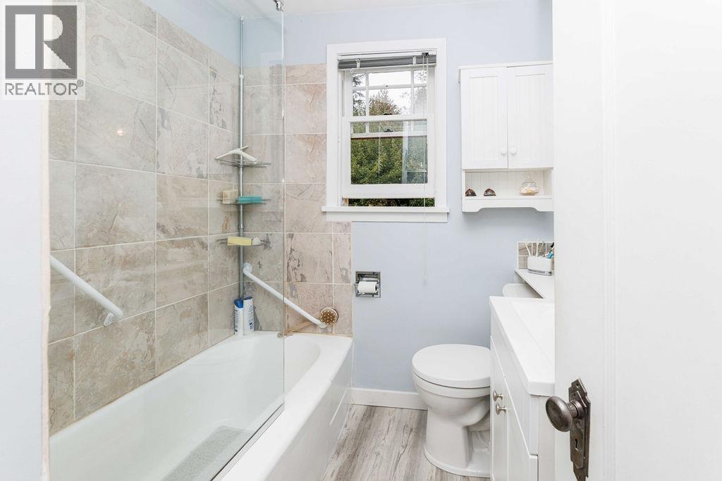 589 Seaview Road, Gibsons, British Columbia  V0N 1V9 - Photo 17 - R3049847