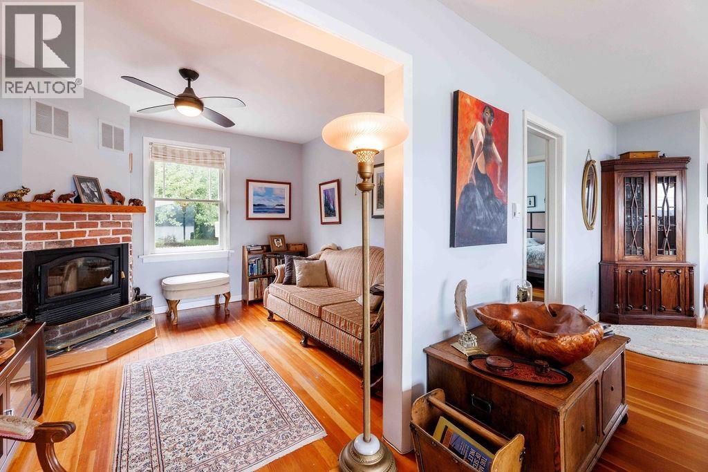 589 Seaview Road, Gibsons, British Columbia  V0N 1V9 - Photo 21 - R3049847