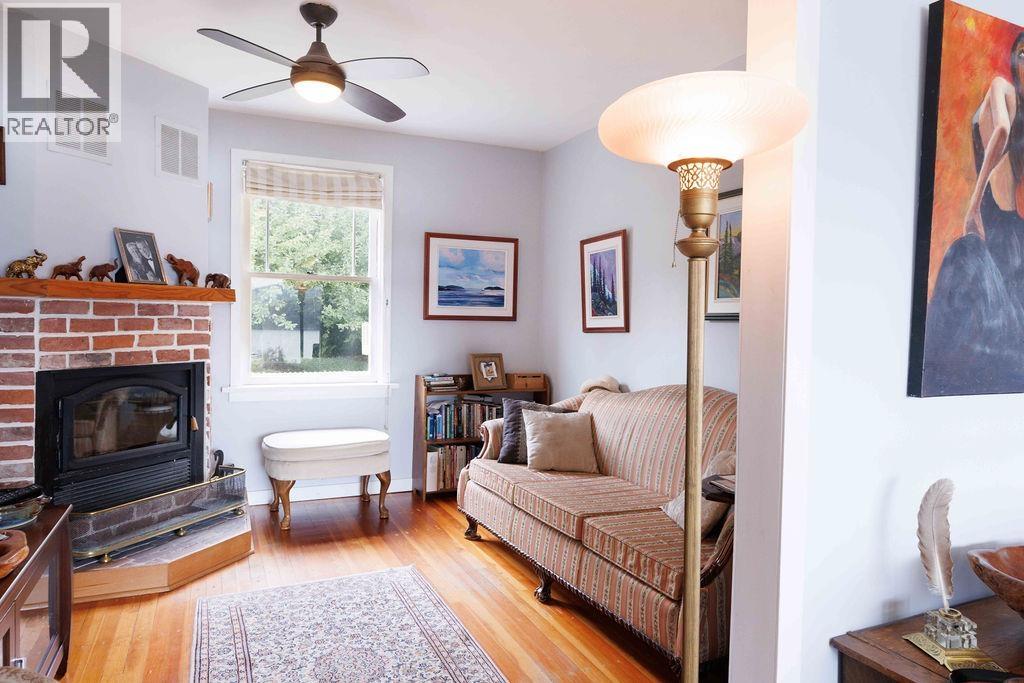 589 Seaview Road, Gibsons, British Columbia  V0N 1V9 - Photo 22 - R3049847