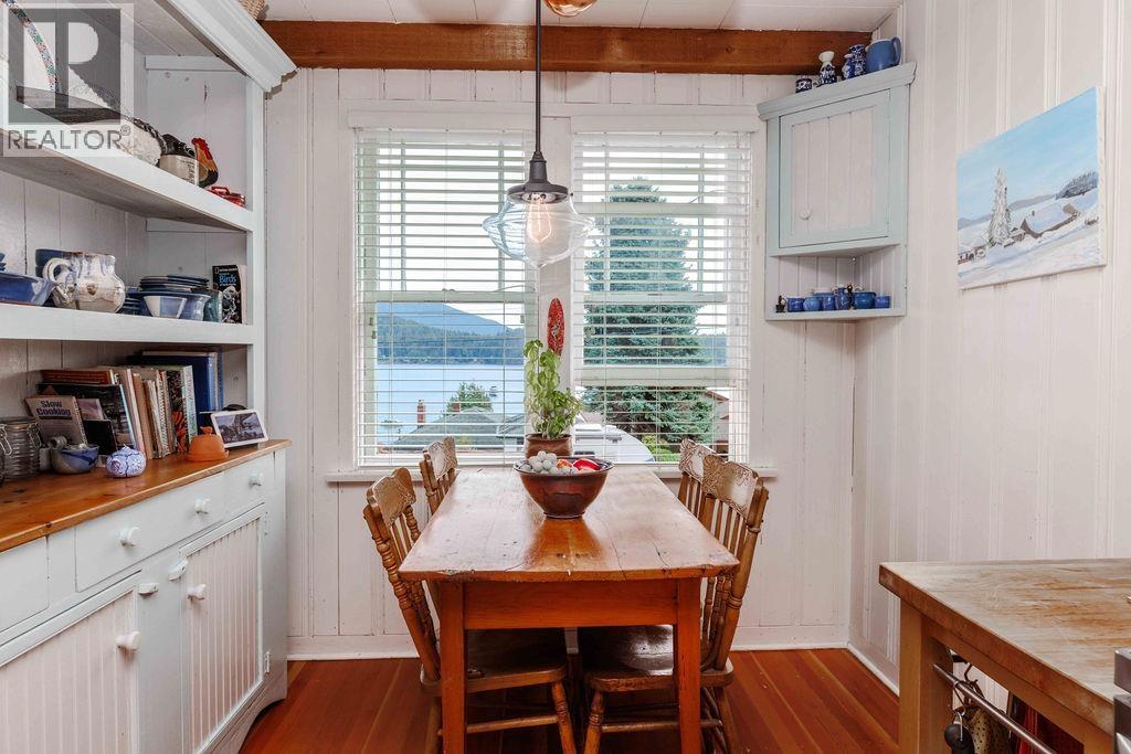 589 Seaview Road, Gibsons, British Columbia  V0N 1V9 - Photo 7 - R3049847