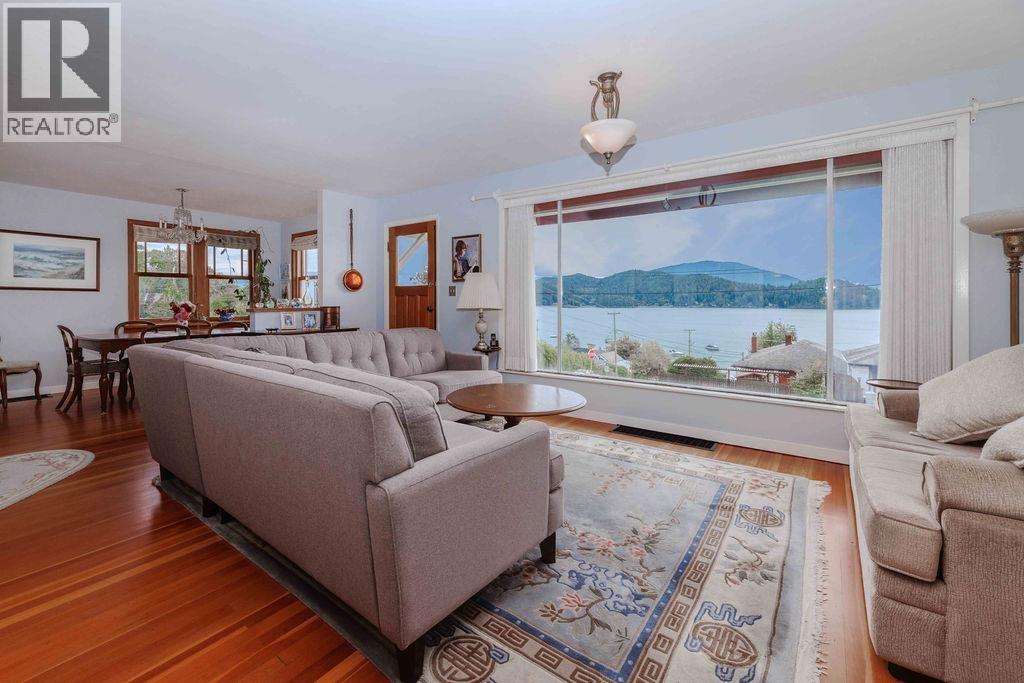 589 Seaview Road, Gibsons, British Columbia  V0N 1V9 - Photo 8 - R3049847