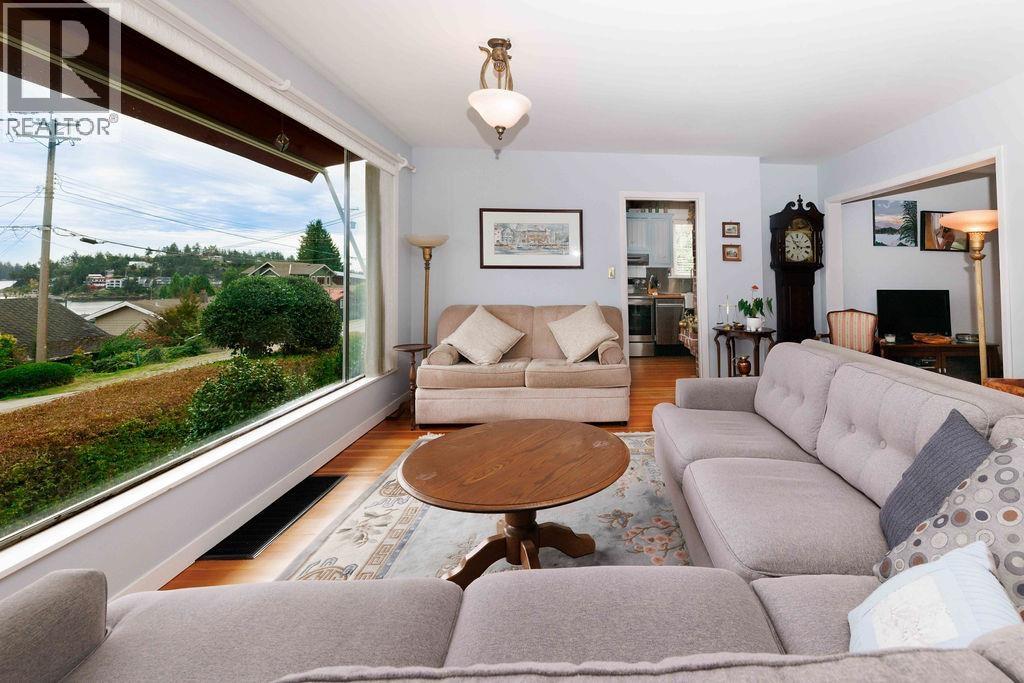 589 Seaview Road, Gibsons, British Columbia  V0N 1V9 - Photo 9 - R3049847