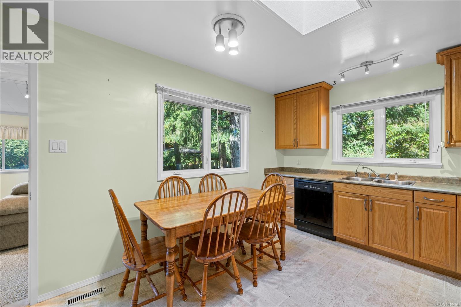 502 Quatna Rd, Qualicum Beach, British Columbia  V9K 1B4 - Photo 12 - 1014404