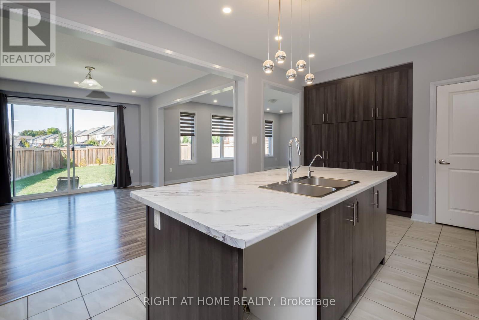 142 Martin Trail, New Tecumseth, Ontario  L0G 1W0 - Photo 13 - N12413766