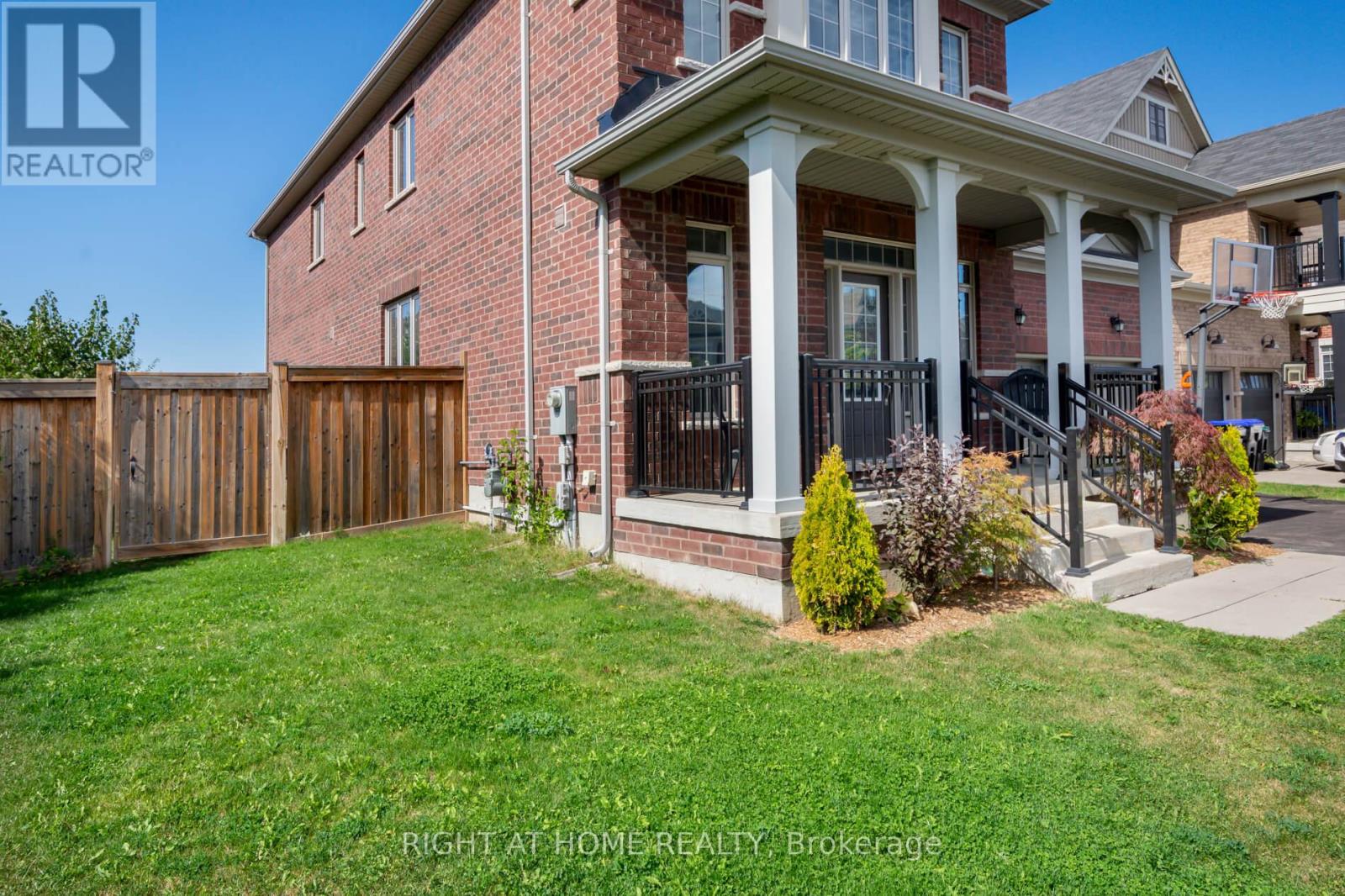 142 Martin Trail, New Tecumseth, Ontario  L0G 1W0 - Photo 3 - N12413766