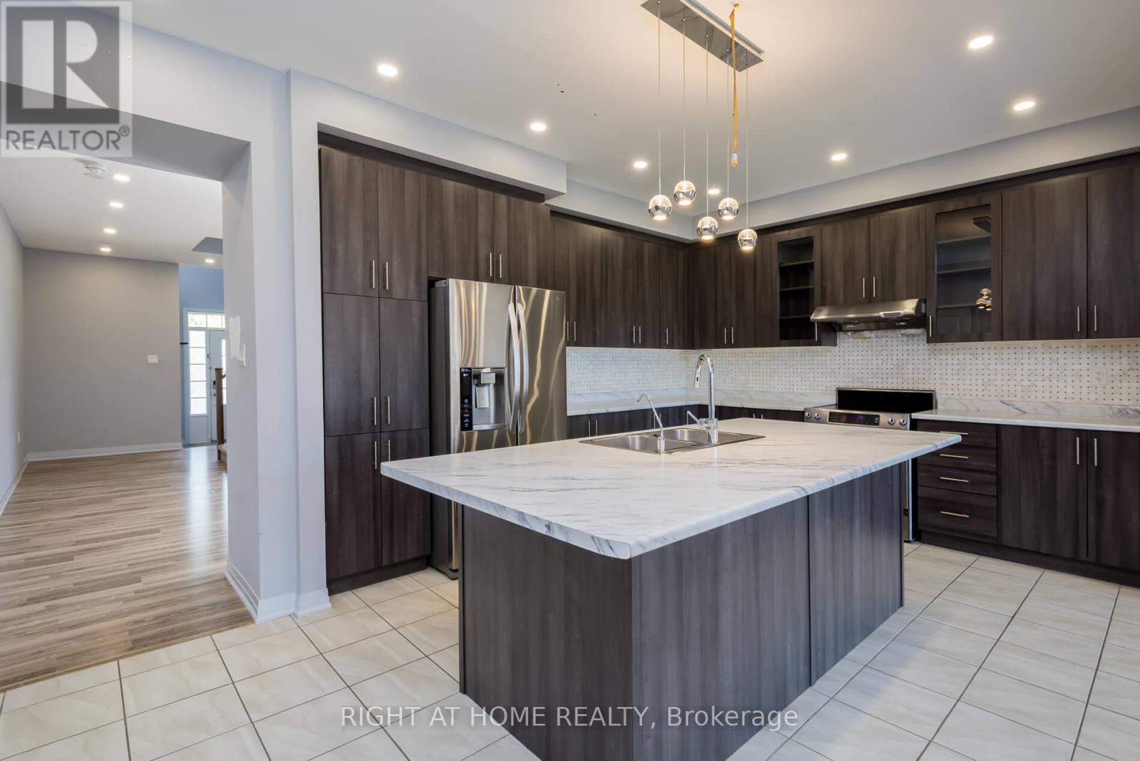 142 Martin Trail, New Tecumseth, Ontario  L0G 1W0 - Photo 8 - N12413766