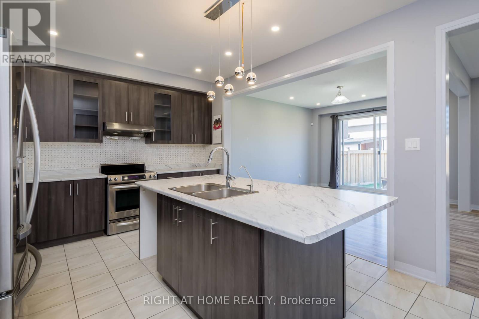 142 Martin Trail, New Tecumseth, Ontario  L0G 1W0 - Photo 9 - N12413766