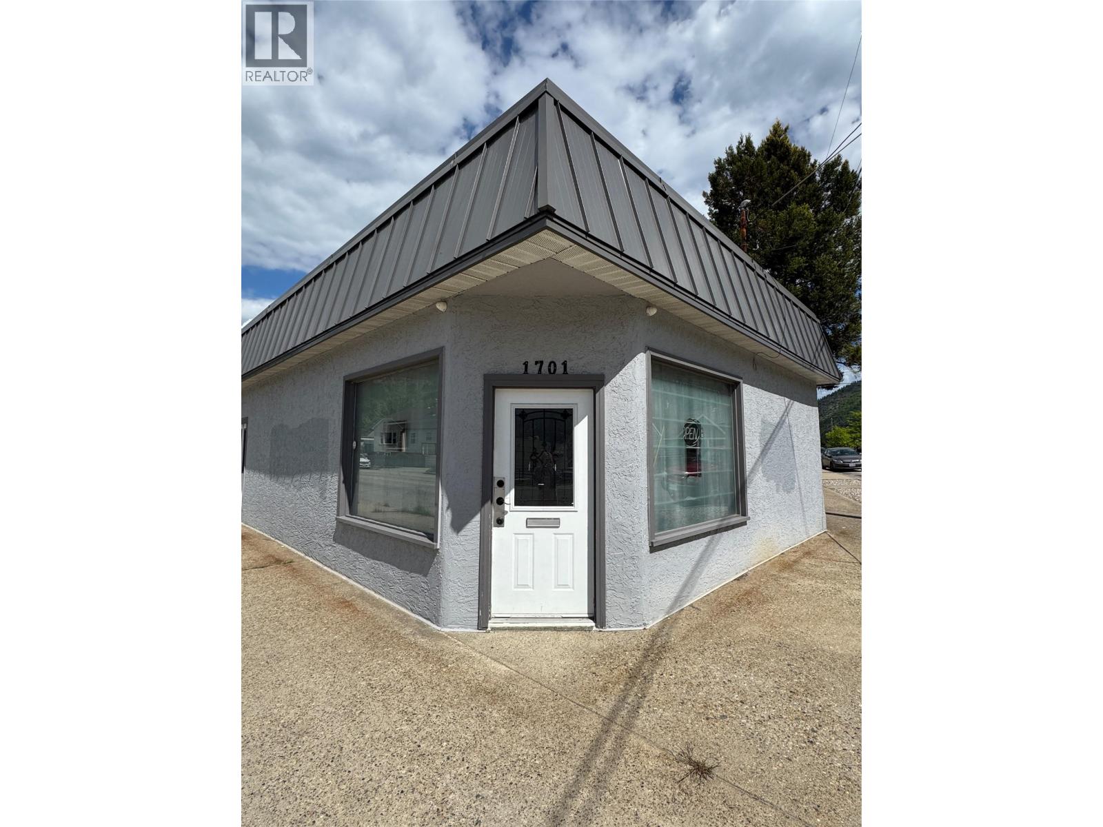 1701 Third Avenue, Trail, British Columbia  V1R 1R1 - Photo 1 - 10363366