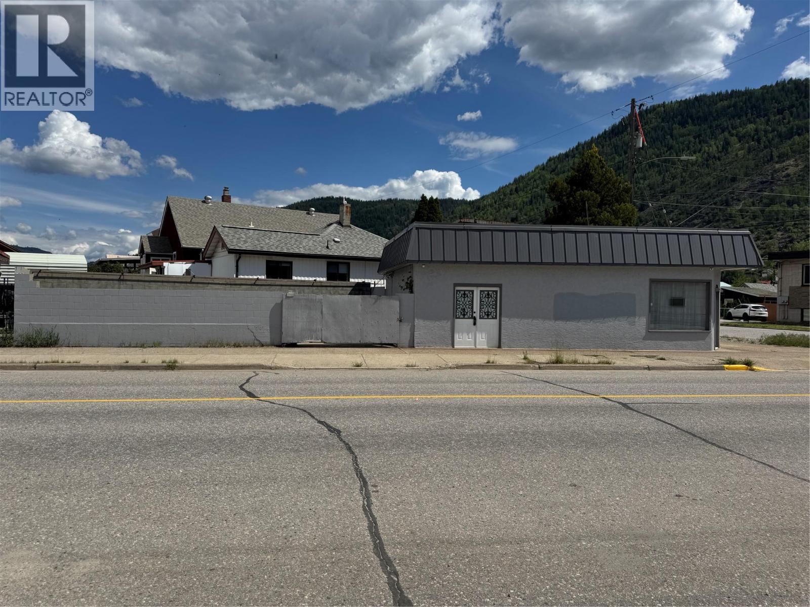 1701 Third Avenue, Trail, British Columbia  V1R 1R1 - Photo 3 - 10363366