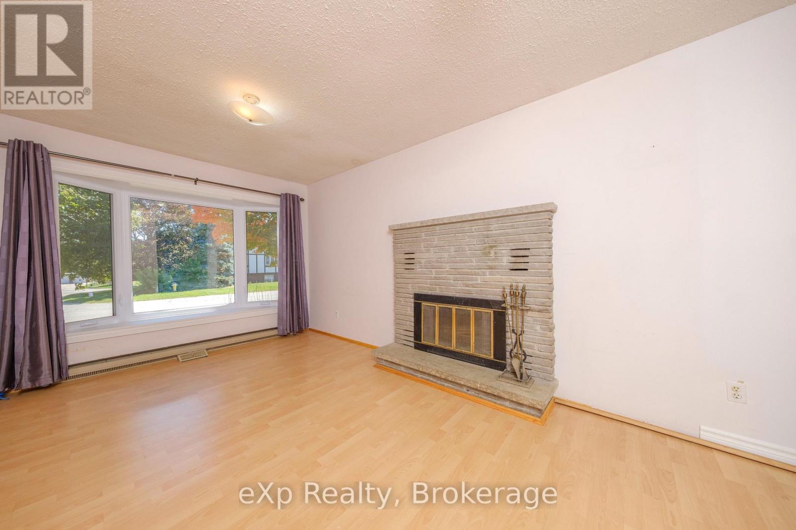 526 Thede Drive, Saugeen Shores, Ontario  N0H 2C4 - Photo 7 - X12413826