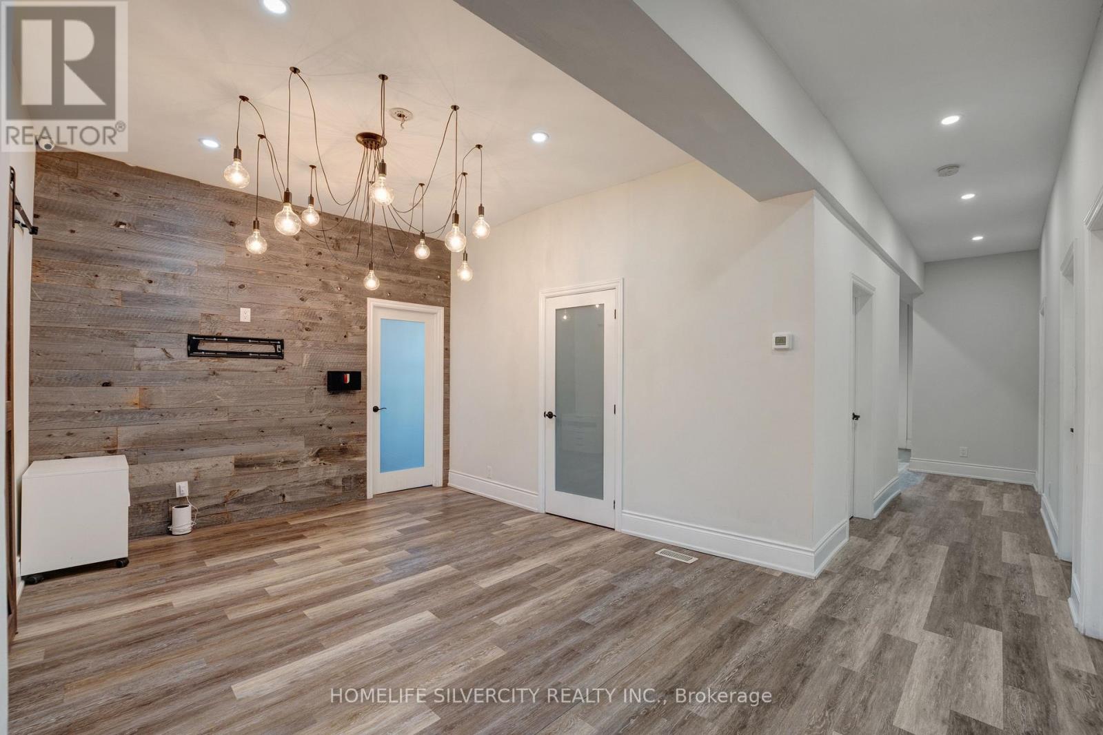 1 - 484 Main Street E, Hamilton, Ontario  L8N 1K6 - Photo 12 - X12413776