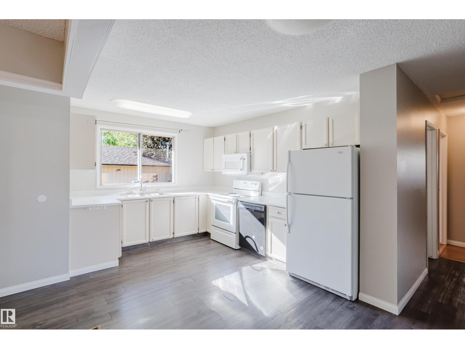 10829 32a Av Nw, Edmonton, Alberta  T6J 3B8 - Photo 3 - E4458442