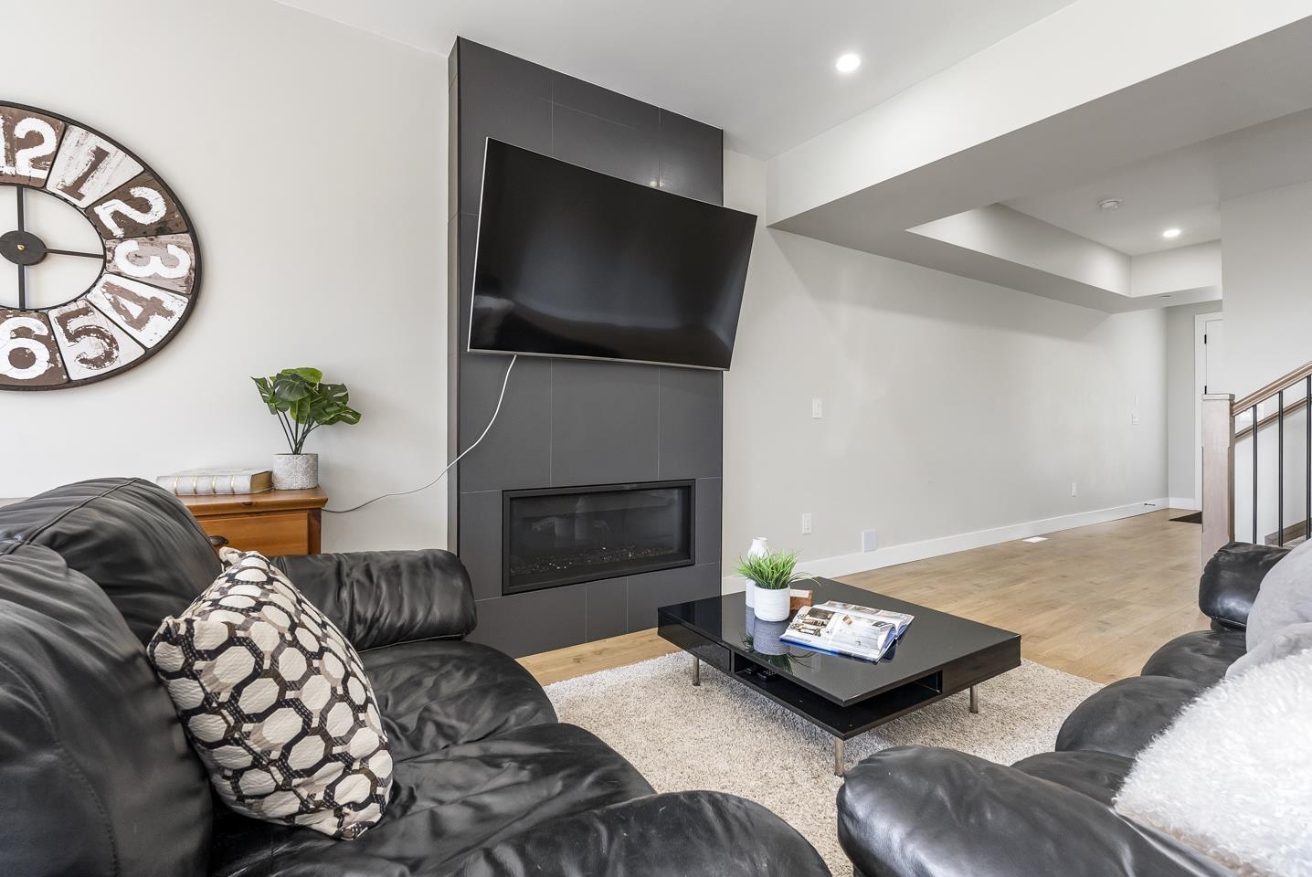 34008 Barker Court, Mission, British Columbia  V2V 6B2 - Photo 4 - R3049698