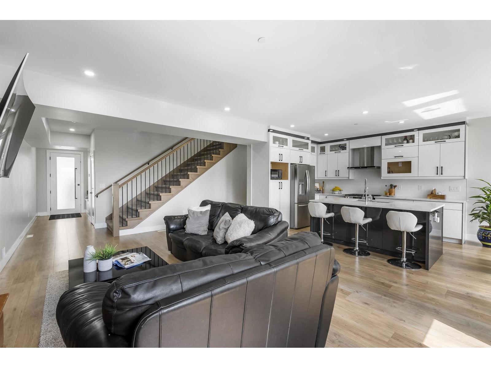 34008 Barker Court, Mission, British Columbia  V2V 6B2 - Photo 3 - R3049698