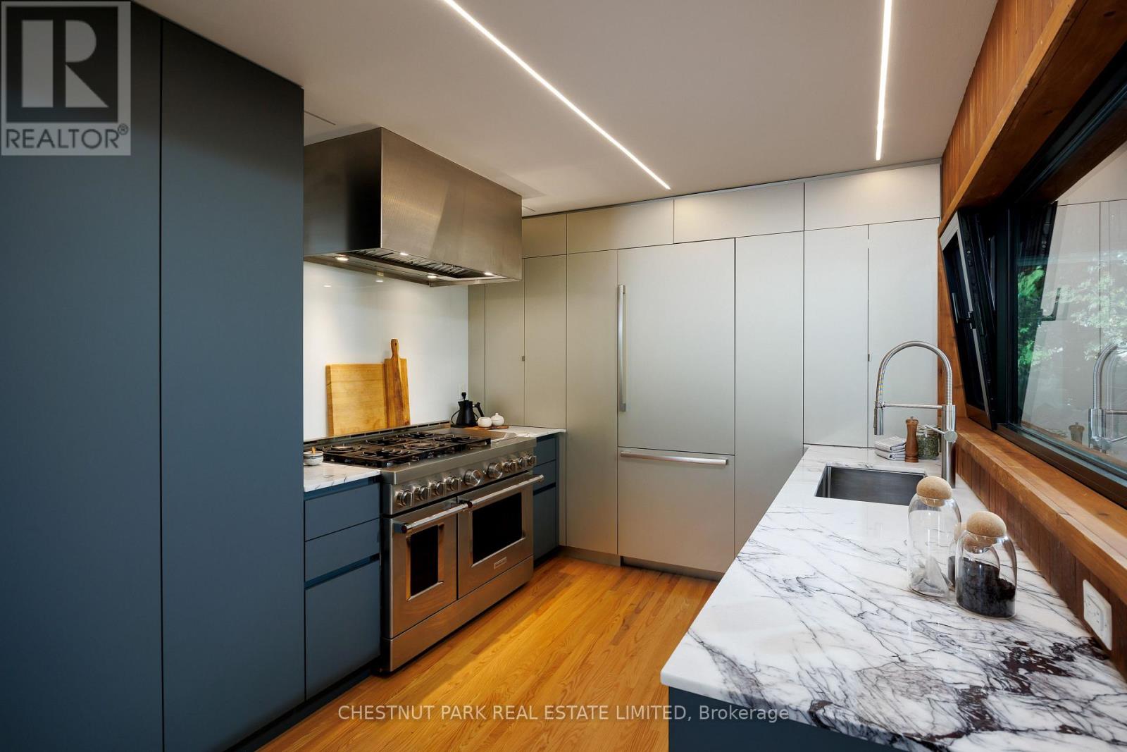 57 Wimbleton Road, Toronto, Ontario  M9A 3S3 - Photo 13 - W12413825