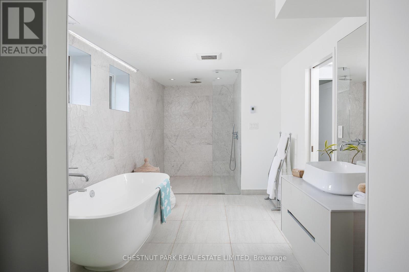 57 Wimbleton Road, Toronto, Ontario  M9A 3S3 - Photo 41 - W12413825