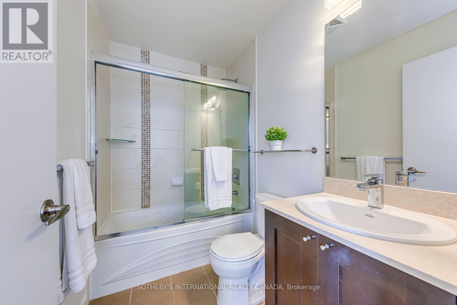 1202 - 4070 Confederation Parkway, Mississauga, Ontario  L5B 0E9 - Photo 19 - W12413838