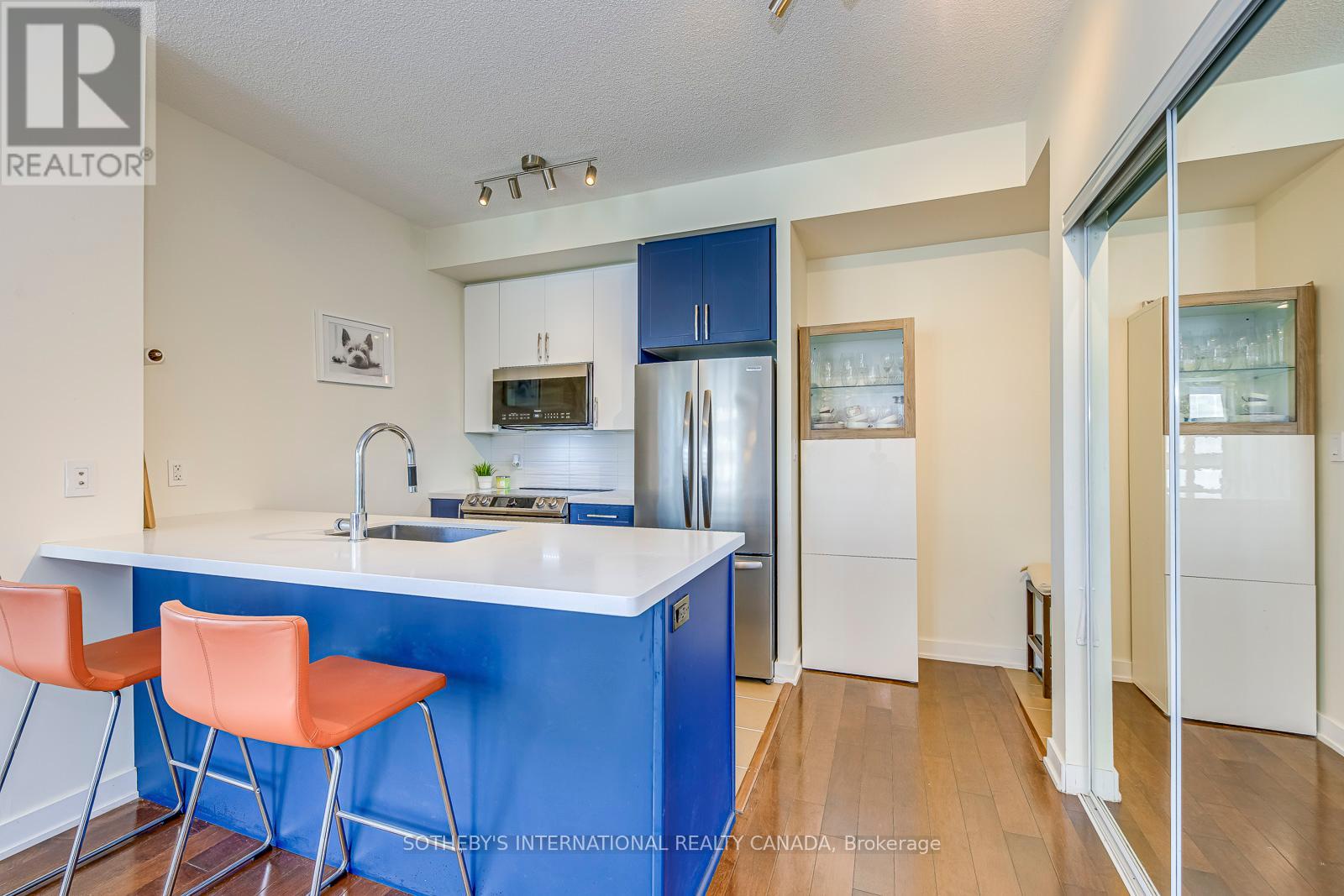 1202 - 4070 Confederation Parkway, Mississauga, Ontario  L5B 0E9 - Photo 7 - W12413838