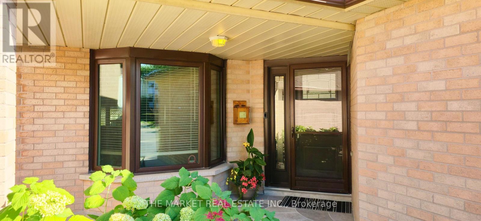 233 Acadia Drive, Hamilton, Ontario  L8W 3L1 - Photo 3 - X12413834