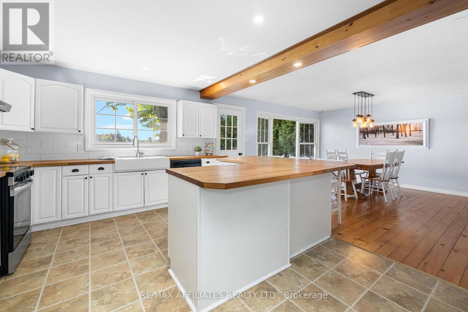 363 Hardwood Ridge Road, Lanark Highlands, Ontario  K0G 1K0 - Photo 6 - X12413857