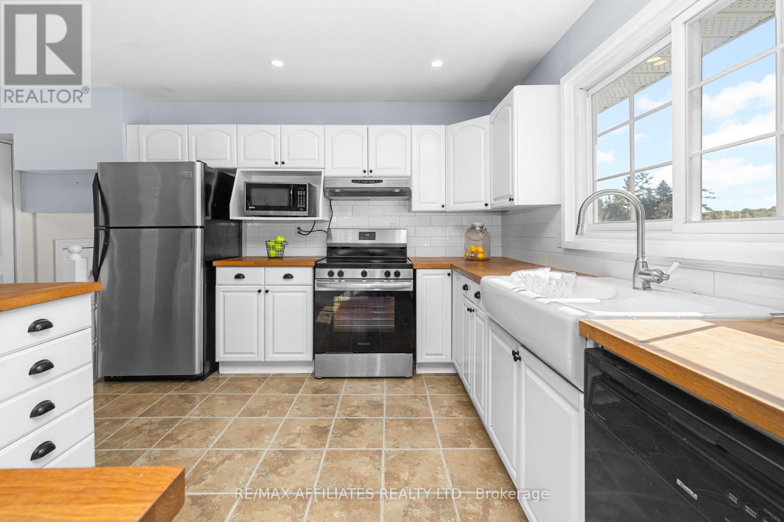 363 Hardwood Ridge Road, Lanark Highlands, Ontario  K0G 1K0 - Photo 9 - X12413857