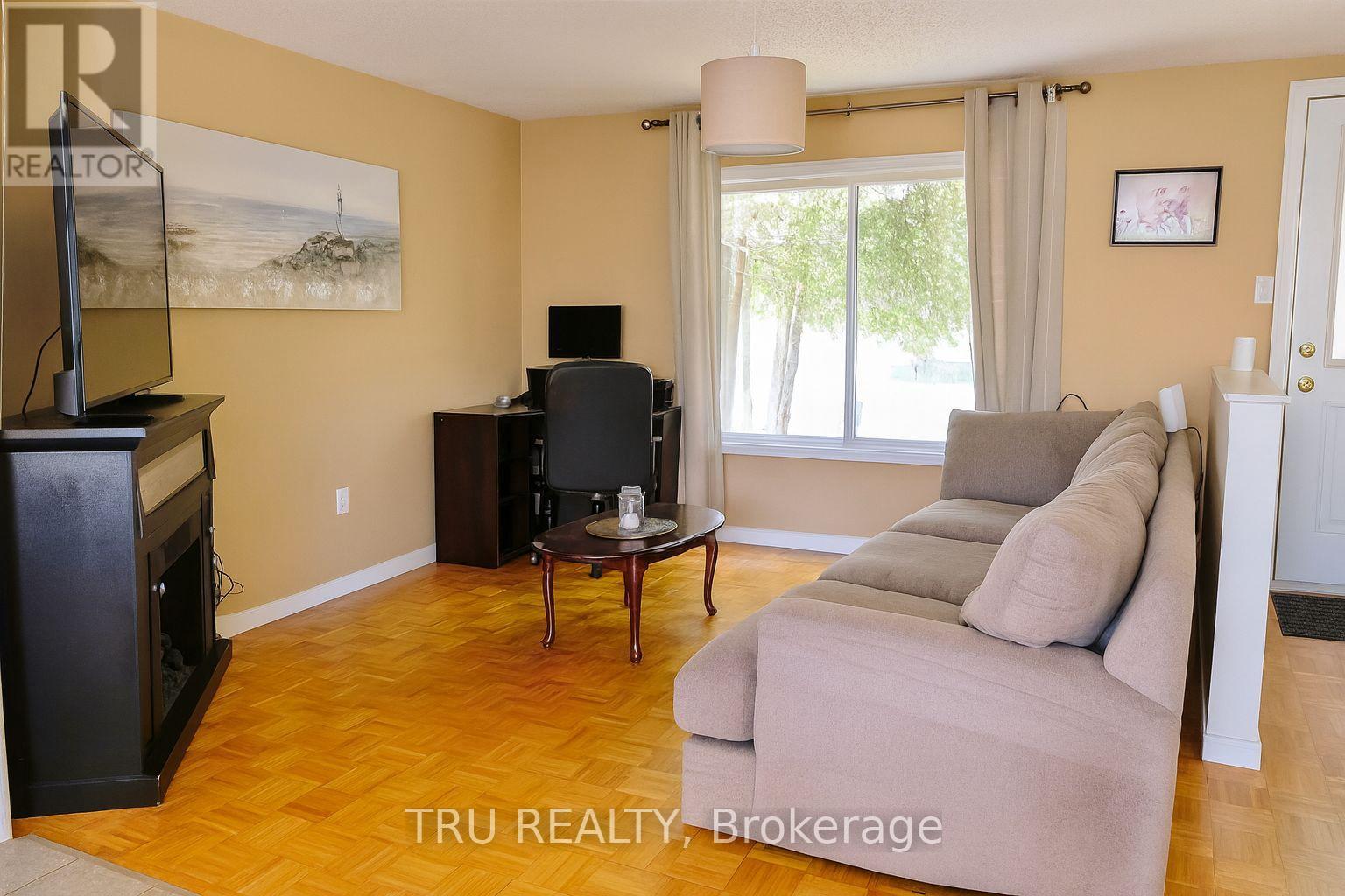 3010 Rue Principale Street, Alfred And Plantagenet, Ontario  K0A 3K0 - Photo 13 - X12413861