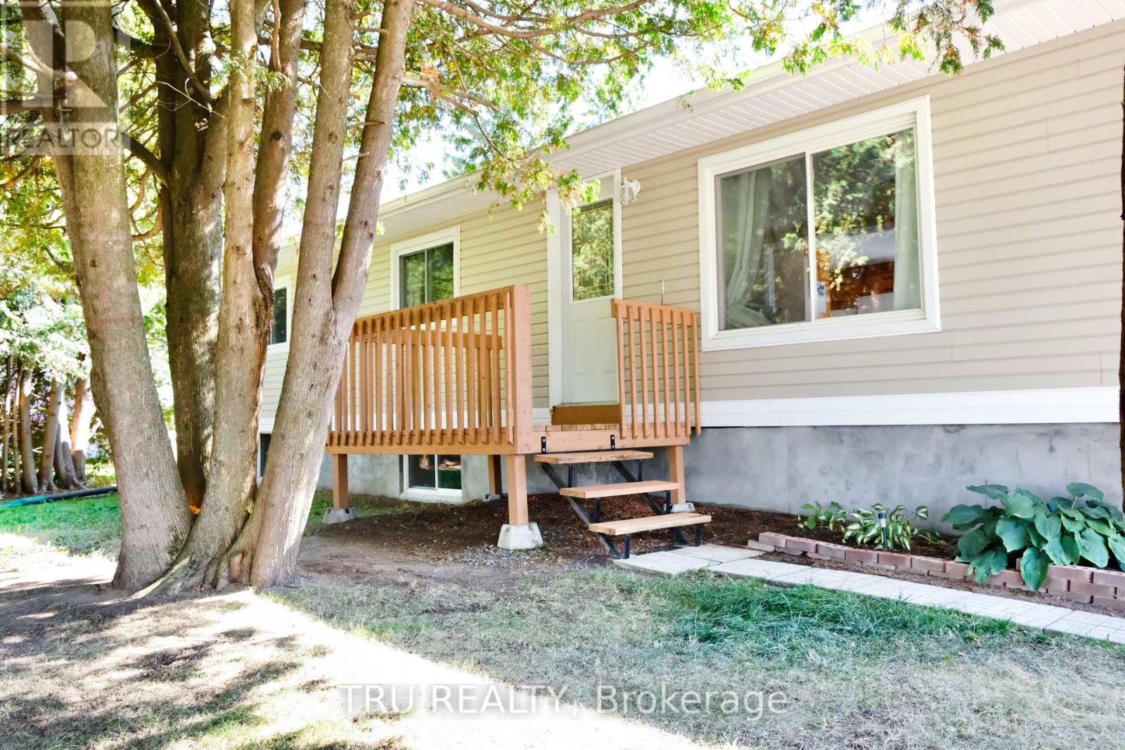 3010 Rue Principale Street, Alfred And Plantagenet, Ontario  K0A 3K0 - Photo 2 - X12413861
