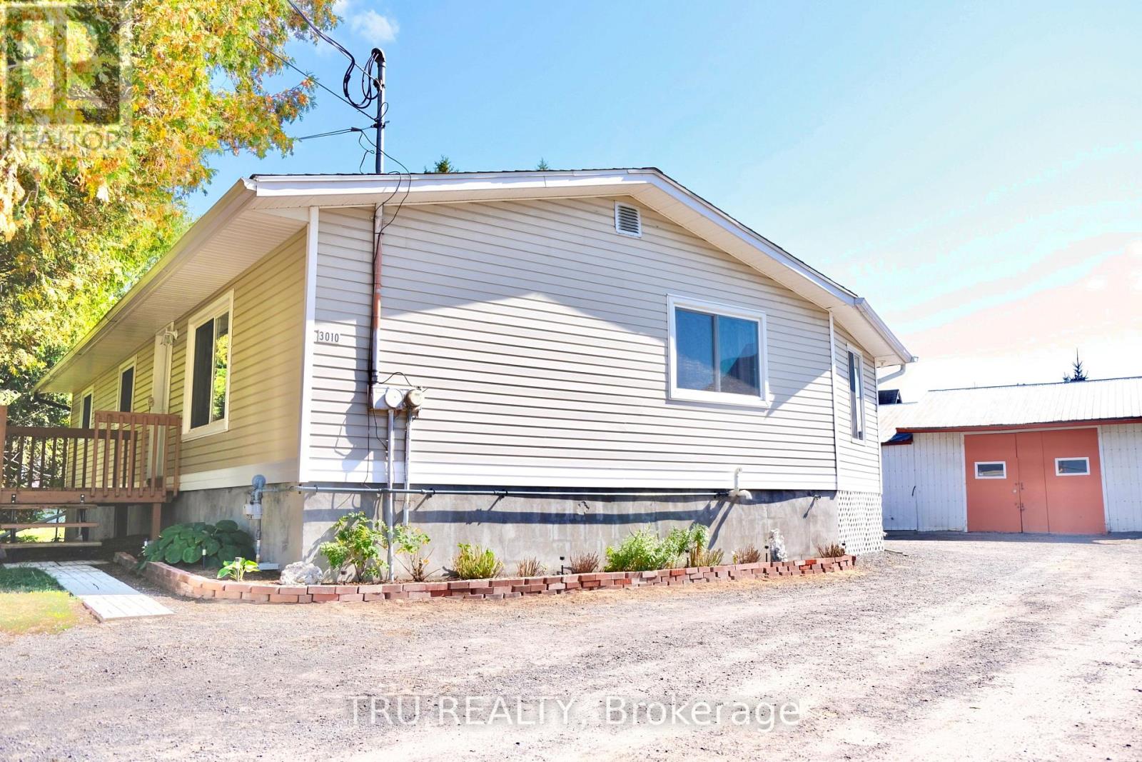 3010 Rue Principale Street, Alfred And Plantagenet, Ontario  K0A 3K0 - Photo 3 - X12413861