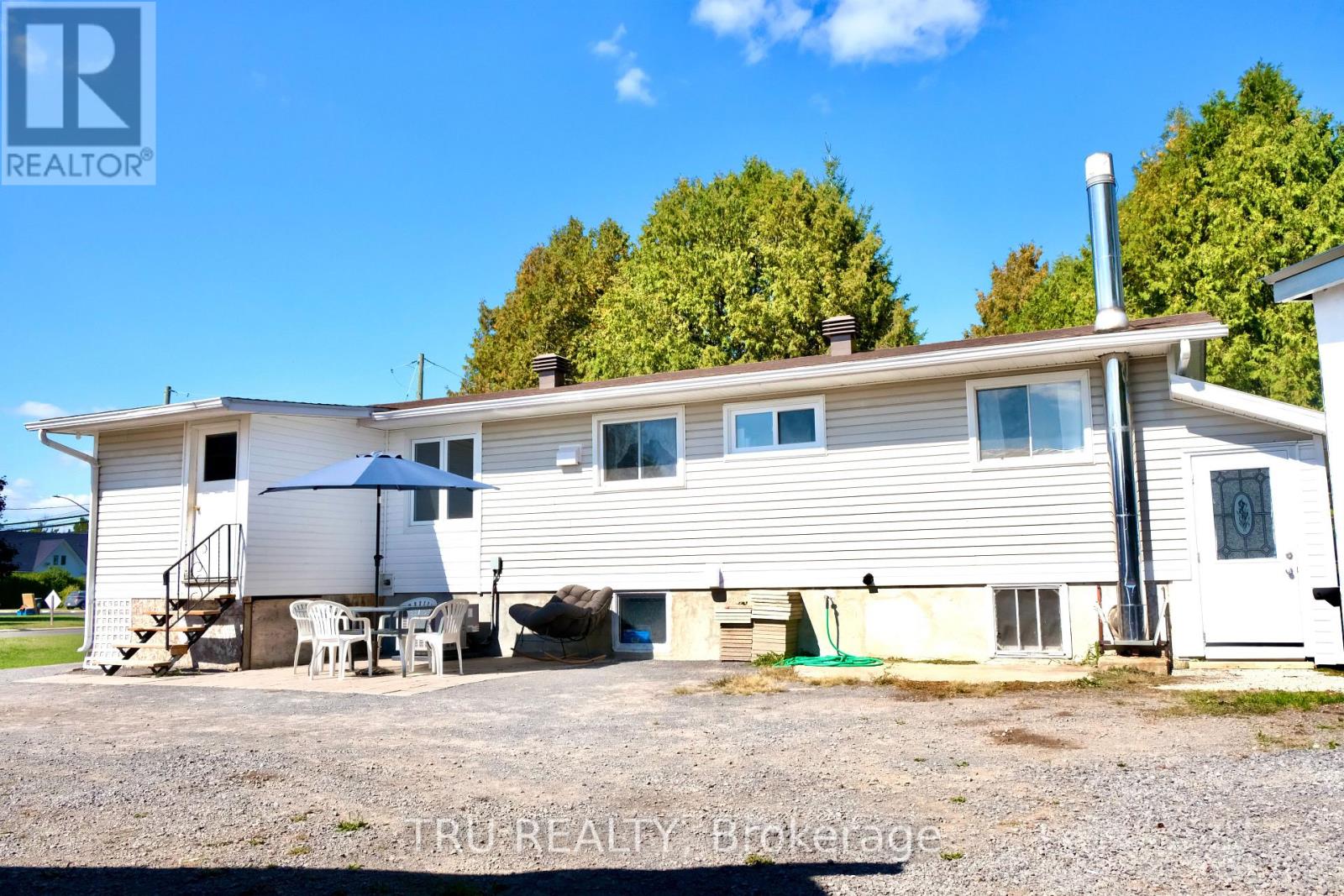 3010 Rue Principale Street, Alfred And Plantagenet, Ontario  K0A 3K0 - Photo 5 - X12413861