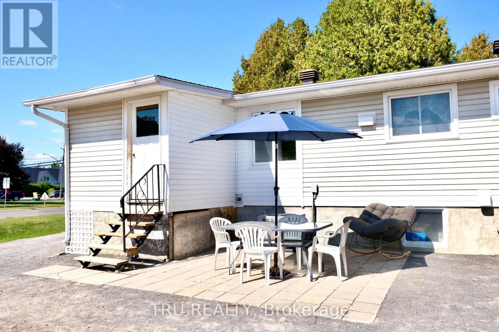 3010 Rue Principale Street, Alfred And Plantagenet, Ontario  K0A 3K0 - Photo 6 - X12413861