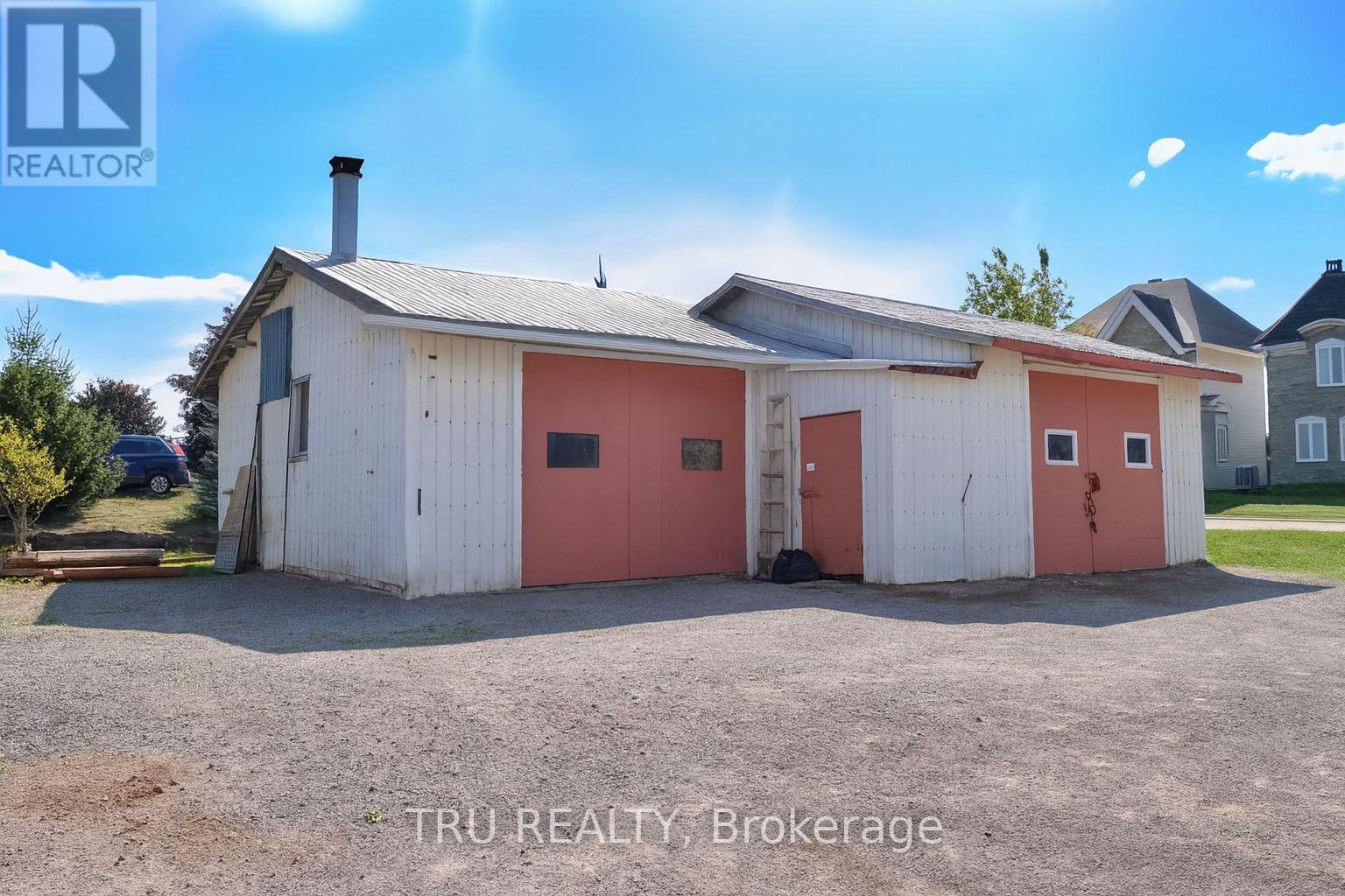 3010 Rue Principale Street, Alfred And Plantagenet, Ontario  K0A 3K0 - Photo 8 - X12413861