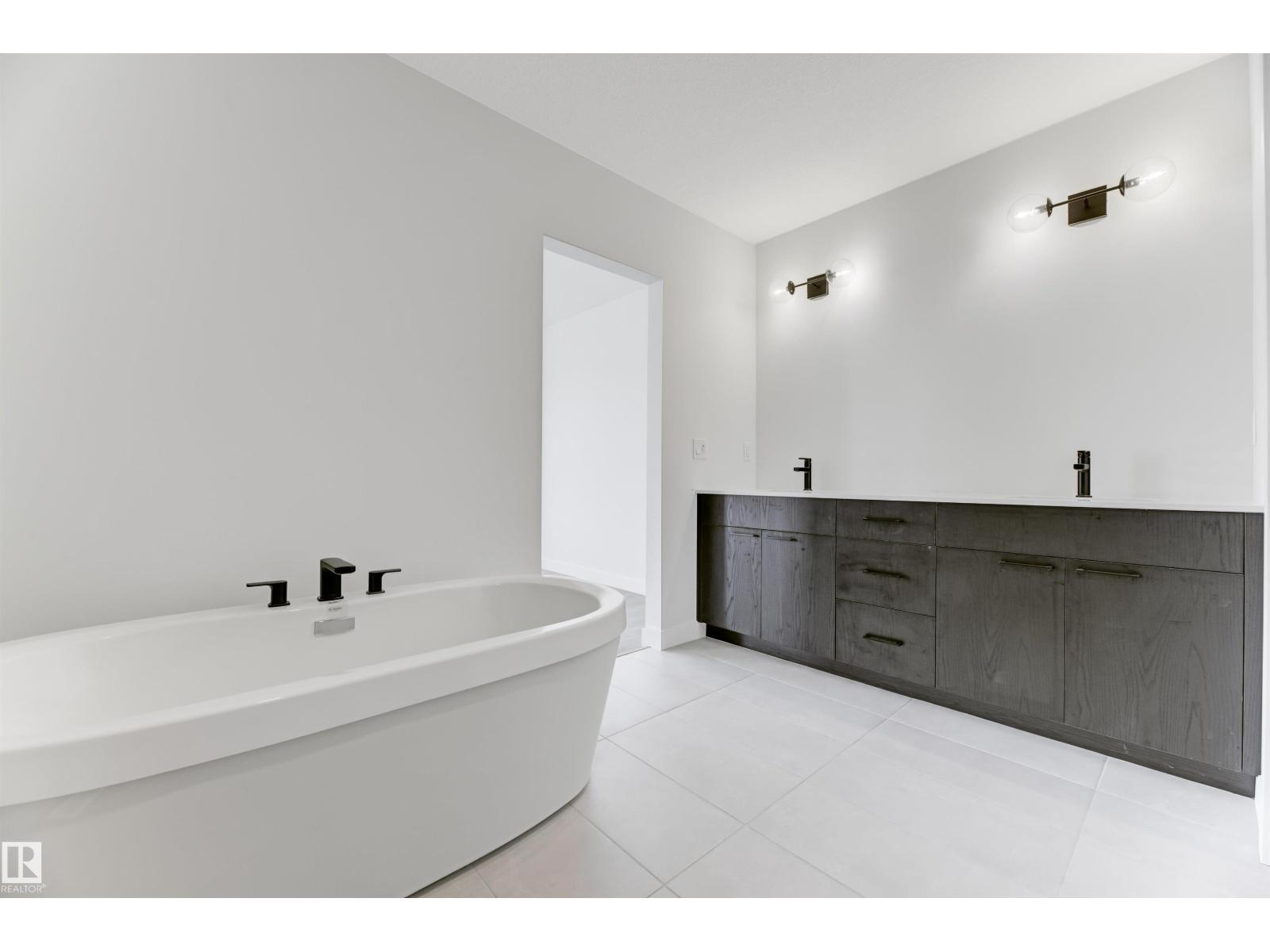 6953 176a Avenue Nw, Edmonton, Alberta  T5Z 0W8 - Photo 49 - E4453188