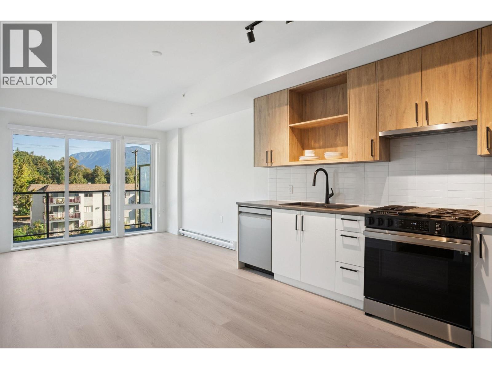 105 1100 Clarke Road, Port Moody, British Columbia  V6M 4B9 - Photo 2 - R3049849