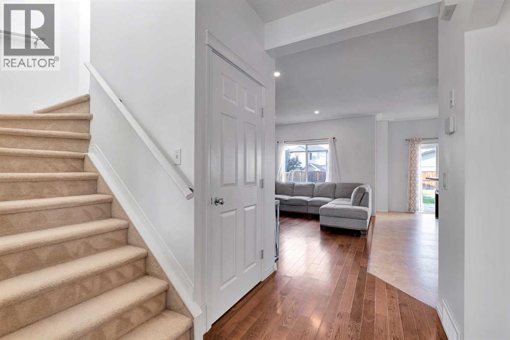 175 Evansmeade Common Nw, Calgary, Alberta  T3P 1E8 - Photo 5 - A2257740